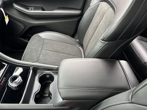 New 2025 Jeep Grand Cherokee Altitude image 21