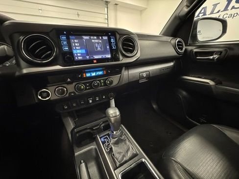 Used 2019 Toyota Tacoma TRD Off-Road AWD/4WD image 16