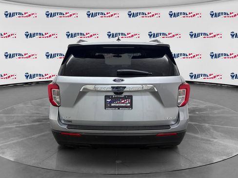 Used 2023 Ford Explorer XLT AWD/4WD image 4