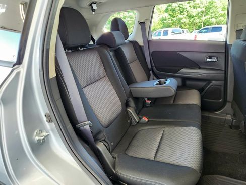Used 2015 Mitsubishi Outlander ES FWD image 12