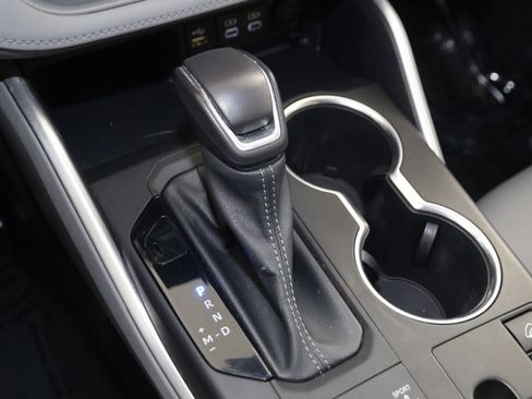 Used 2023 Toyota Highlander XLE image 7