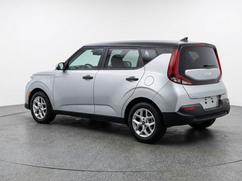 Used 2025 Kia Soul LX w/ LX Technology Package image 6