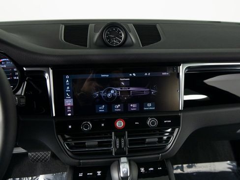 New 2026 Porsche Macan AWD/4WD image 25