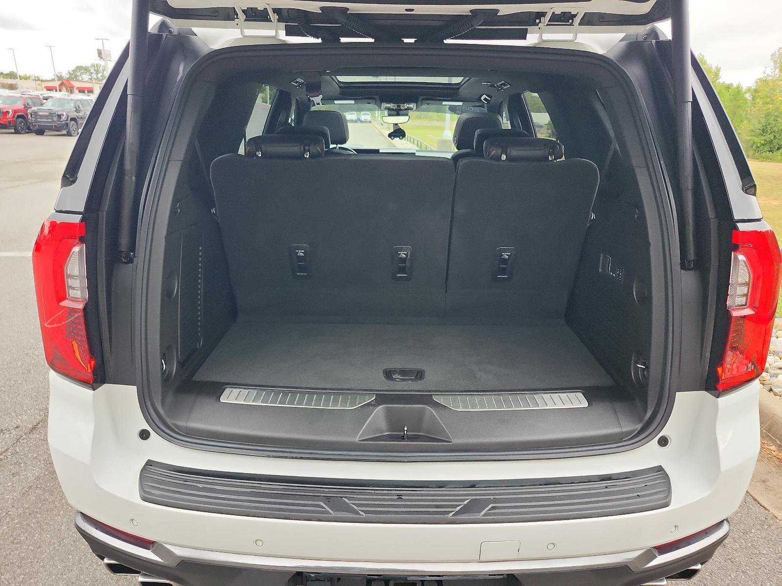 Certified 2025 GMC Yukon AT4 w/ AT4 Premium Package AWD/4WD image 7