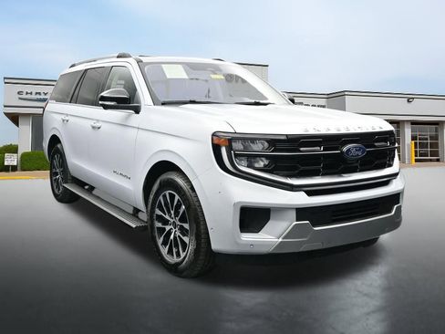Used 2025 Ford Expedition Platinum AWD/4WD image 7