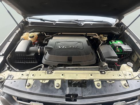 Used 2015 Chevrolet Colorado Z71 AWD/4WD image 16