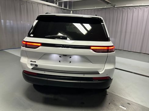 Used 2022 Jeep Grand Cherokee Altitude image 6