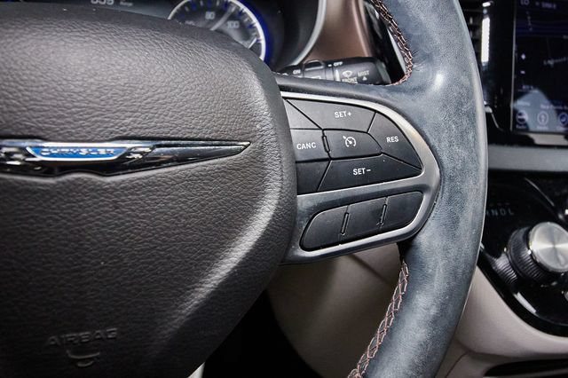 Used 2018 Chrysler Pacifica Touring-L Plus FWD image 13