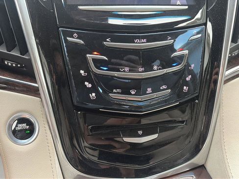 Used 2017 Cadillac Escalade 4WD image 10