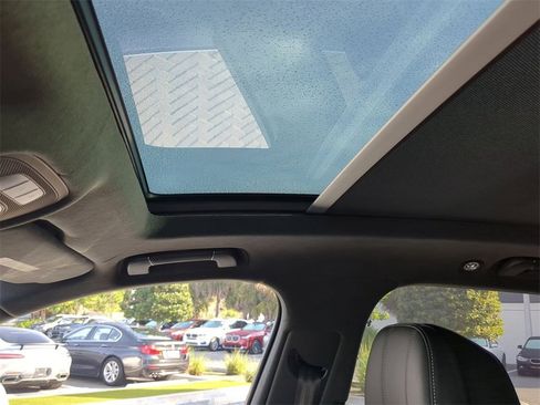 Used 2019 Bentley Bentayga image 21