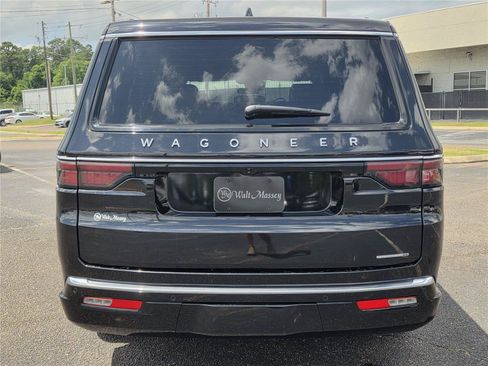 Used 2024 Jeep Wagoneer L Series III w/ Flexible Seating Group AWD/4WD image 6