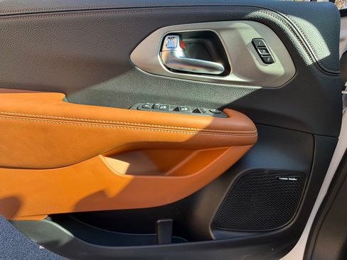 New 2026 Chrysler Pacifica Pinnacle FWD image 25