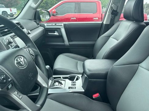 Used 2018 Toyota 4Runner SR5 Premium AWD/4WD image 6