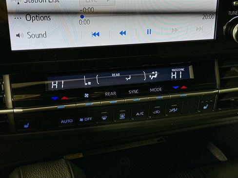 Certified 2022 Toyota Sienna XSE image 18