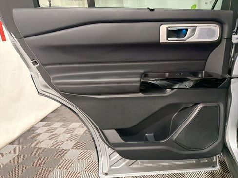 Used 2023 Ford Explorer Platinum w/ Technology Package AWD/4WD image 20