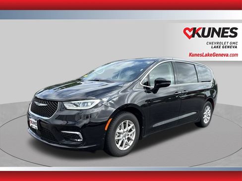 Used 2024 Chrysler Pacifica Touring-L FWD image 10