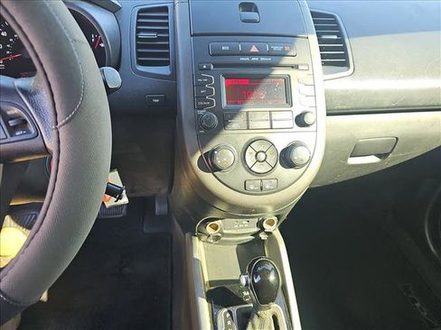 Used 2012 Kia Soul + image 11