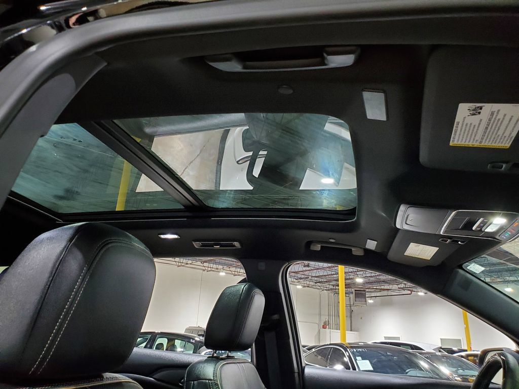 Used 2025 Chevrolet Traverse High Country FWD image 16