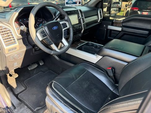 Used 2017 Ford F250 Lariat w/ Lariat Value Package AWD/4WD image 6