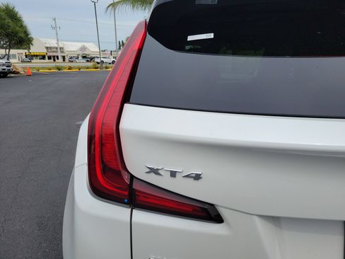 Used 2021 Cadillac XT4 Luxury w/ Driver Awareness Package AWD/4WD image 12