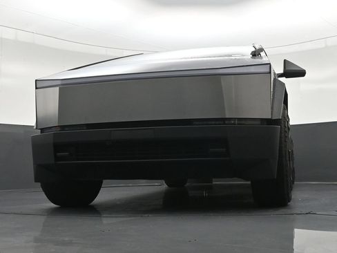 Used 2024 Tesla Cybertruck AWD Crew Cab image 29