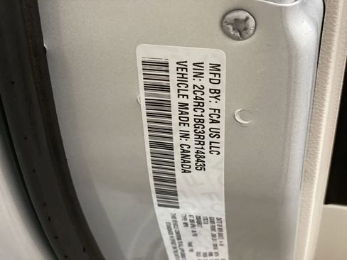 Used 2024 Chrysler Pacifica Touring-L image 28