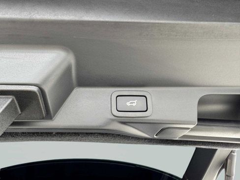 Used 2016 Land Rover Range Rover Sport SVR image 55