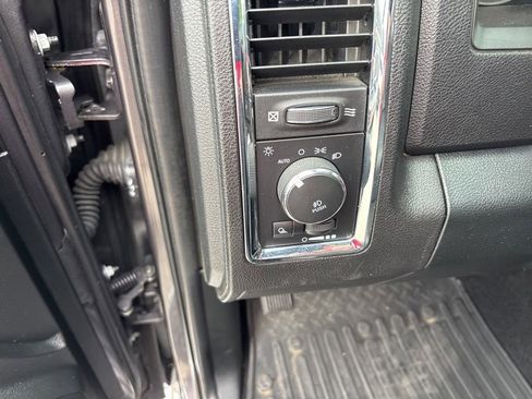 Used 2018 RAM 1500 Laramie w/ Convenience Group AWD/4WD image 24
