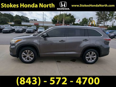 Used 2015 Toyota Highlander XLE FWD image 13