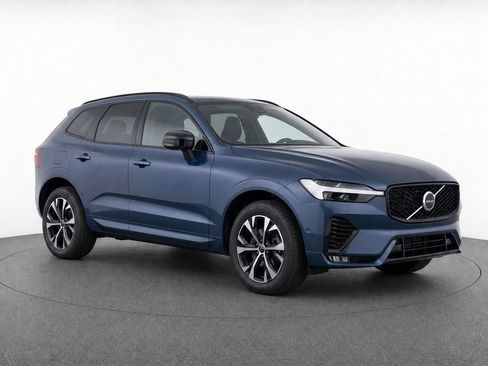 Certified 2026 Volvo XC60 B5 Core w/ Climate Package AWD/4WD image 2