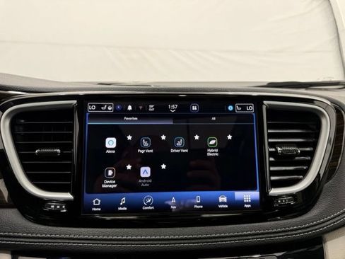 Used 2023 Chrysler Pacifica Limited FWD image 38
