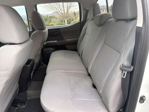 Used 2016 Toyota Tacoma SR5 w/ Towing Package image 12