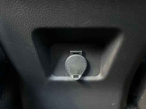 Used 2022 Toyota RAV4 LE w/ Carpet Mat Package (TMS) AWD/4WD image 19