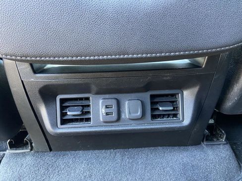 Used 2022 Chevrolet Silverado 1500 LT AWD/4WD image 19