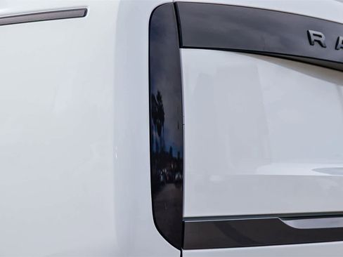 New 2026 Land Rover Range Rover SE image 7