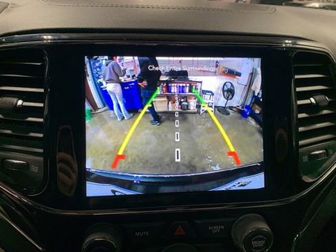 Used 2021 Jeep Grand Cherokee Overland image 14