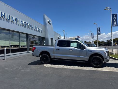 Used 2025 Ford F150 Lightning XLT AWD/4WD image 3
