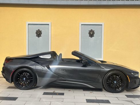 Used 2019 BMW i8 Roadster image 28
