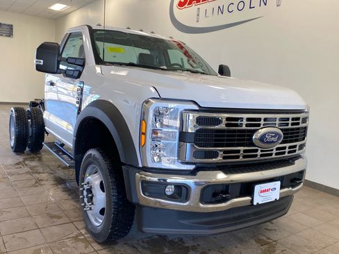 New 2026 Ford F550 4x4 Regular Cab Super Duty image 2