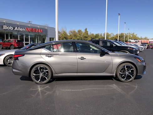 New 2025 Nissan Altima 2.5 SR w/ SR Premium Package image 14