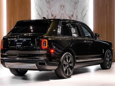 Used 2023 Rolls-Royce Cullinan image 4