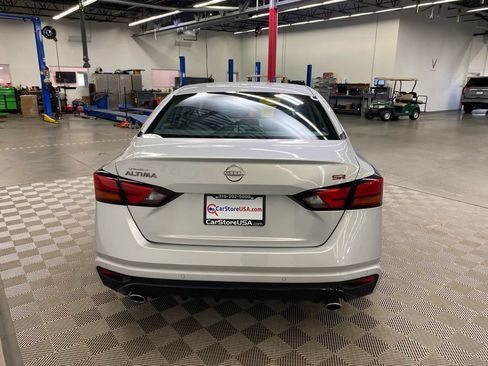 Used 2024 Nissan Altima 2.5 SR FWD image 10