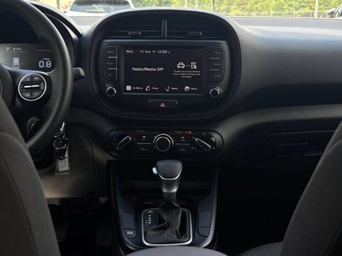 Used 2025 Kia Soul LX w/ LX Technology Package FWD image 17