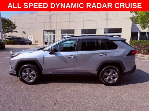 Used 2023 Toyota RAV4 LE AWD/4WD image 4