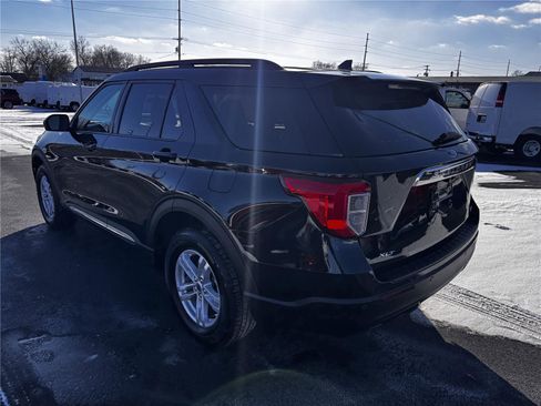Used 2023 Ford Explorer XLT AWD/4WD image 4