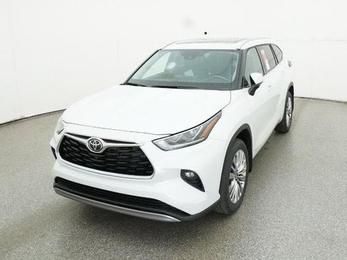 New 2026 Toyota Highlander Platinum image 16