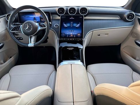 Used 2024 Mercedes-Benz GLC 300 4MATIC image 16