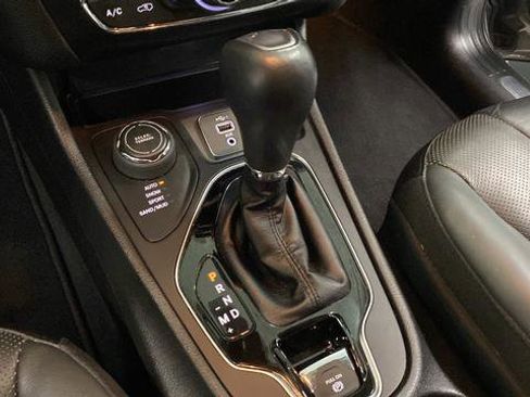 Used 2019 Jeep Cherokee Limited w/ Technology Group AWD/4WD image 19