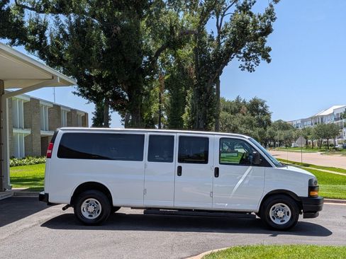 Used 2023 Chevrolet Express 3500 LS RWD image 4