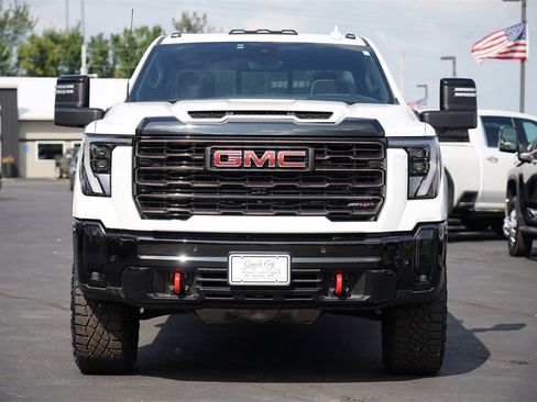 Used 2025 GMC Sierra 2500 AT4X image 8
